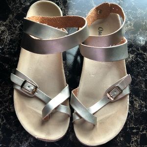 Strap sandals